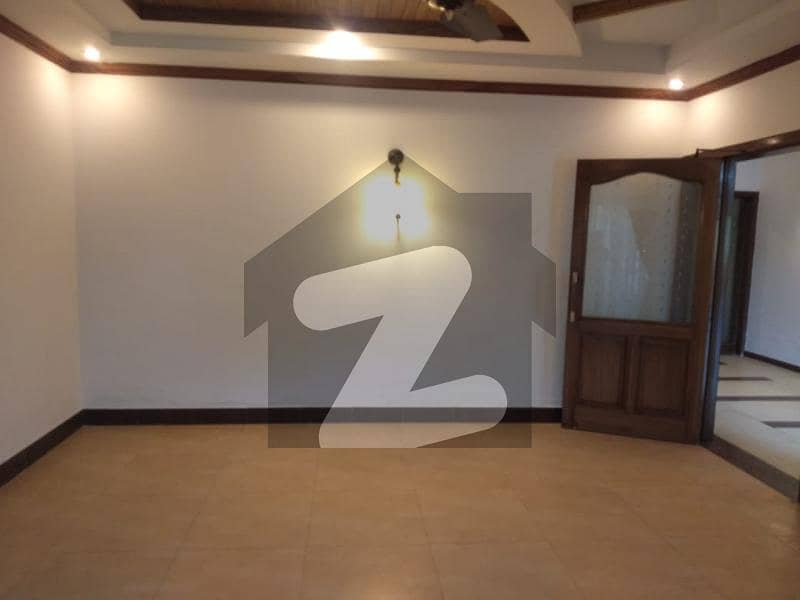 1 KANAL BEAUTIFUL HOUSE FOR RENT IN DHA PHASE 4