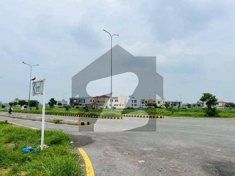 ڈی ایچ اے فیز 7 - بلاک کیو فیز 7 ڈیفنس (ڈی ایچ اے) لاہور میں 8 کنال رہائشی پلاٹ 26 کروڑ میں برائے فروخت۔
