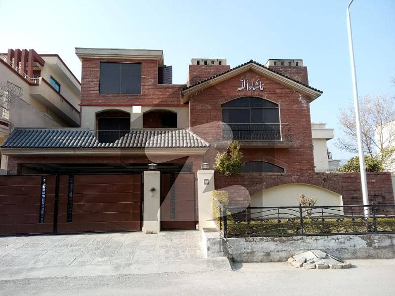 Beautiful Luxury House Available For Rent Beautiful Luxury House Available For Rent
