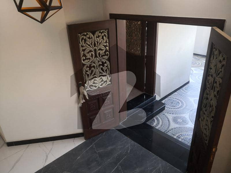 بحریہ ٹاؤن فیز 7 بحریہ ٹاؤن راولپنڈی,راولپنڈی میں 5 کمروں کا 10 مرلہ مکان 4.2 کروڑ میں برائے فروخت۔