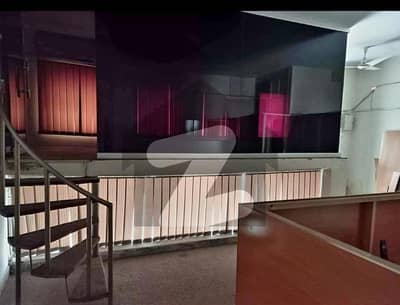 یونیورسٹی ٹاؤن پشاور میں 7 کمروں کا 2 کنال مکان 3.0 لاکھ میں کرایہ پر دستیاب ہے۔