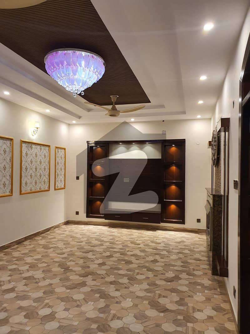 10 MARLA HOUSE FOR SALE IN SUKH CHAYN GARDEN NEAR BAHRIA TOWN LAHORE
