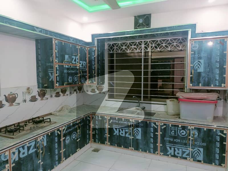 سکھ چین گارڈنز لاہور میں 6 کمروں کا 1 کنال مکان 5.5 کروڑ میں برائے فروخت۔