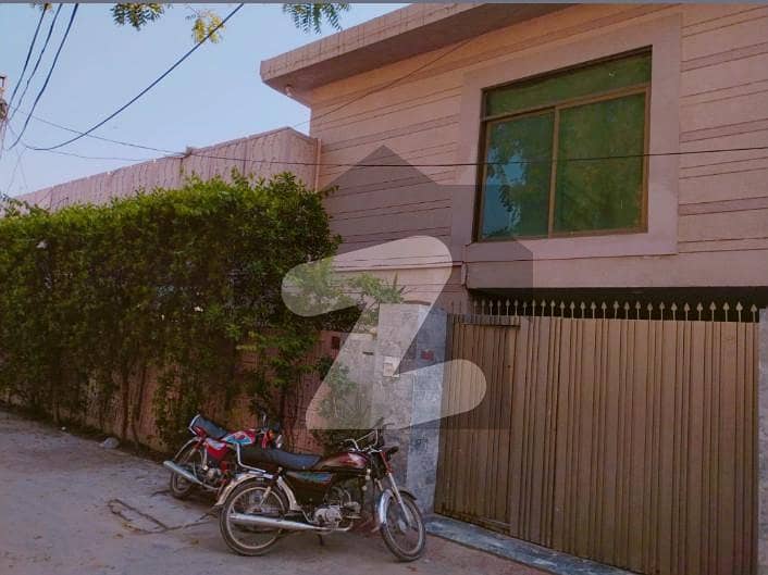Ideal Location Khayaban Colony 1 Near Susan Road Madina Town Faisalabad 10 Marla Double Storey House For Sale