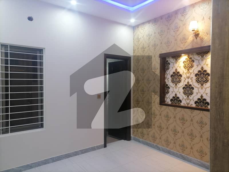House For Grabs In 3.5 Marla Gulshan-e-Lahore