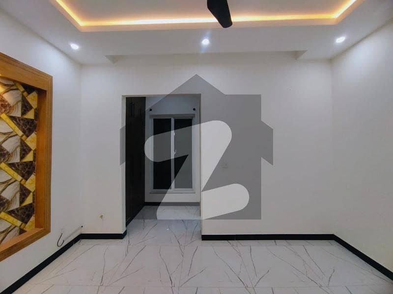 Upper Portion 1800 Square Feet For Rent In Bahria Town Phase 8 - Awais Block