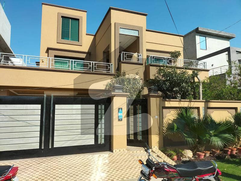 1 kanal New House Available for sale in A Block