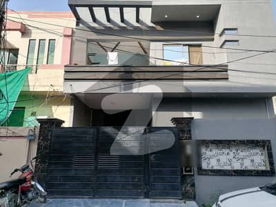 Ideally Located House Of 8.5 Marla Is Available For sale In Lahore