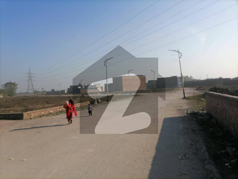 ڈلا زیک روڈ پشاور میں 10 مرلہ رہائشی پلاٹ 1 کروڑ میں برائے فروخت۔