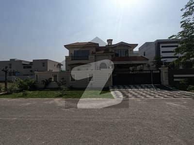 DHA Phase 8 - Block W House For rent Sized 1 Kanal