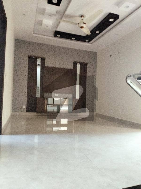 10 Marla house for rent in Grove Block Paragon City