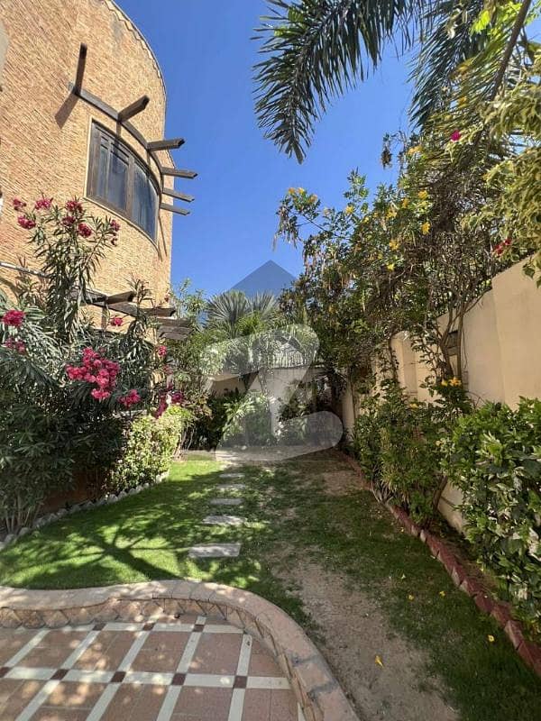 500 Yards Well Maintened Banglow For Sale in Dha Phase 6 with Pool and