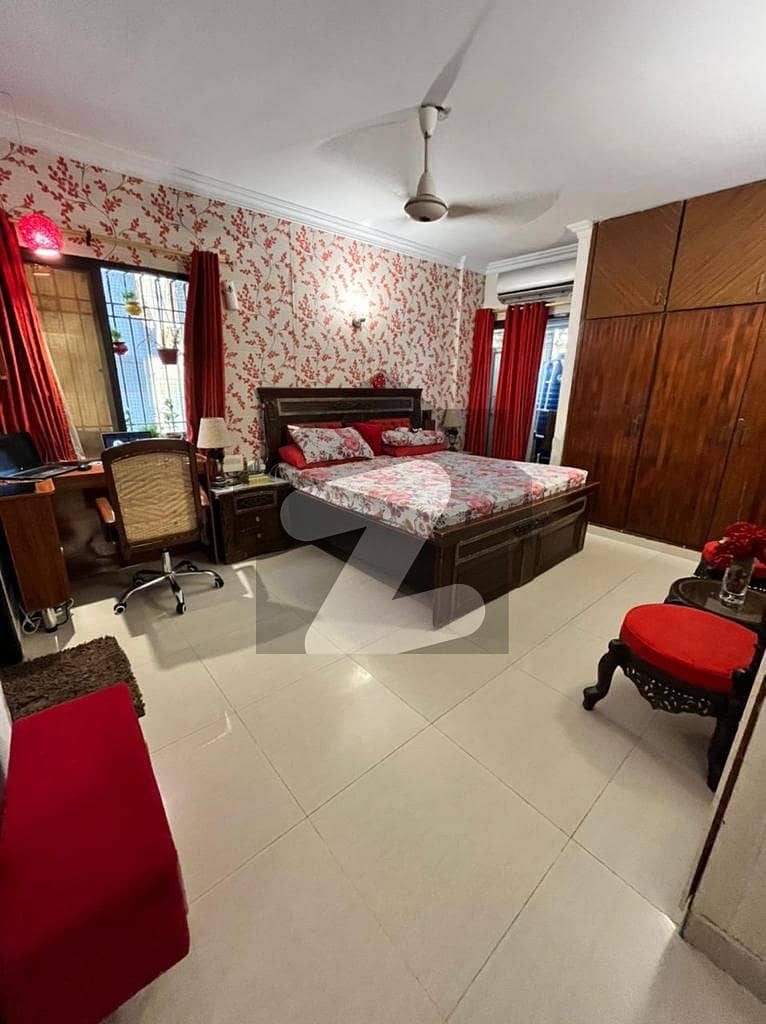 ڈی ایچ اے فیز 5 ڈی ایچ اے کراچی میں 4 کمروں کا 12 مرلہ مکان 2.75 کروڑ میں برائے فروخت۔