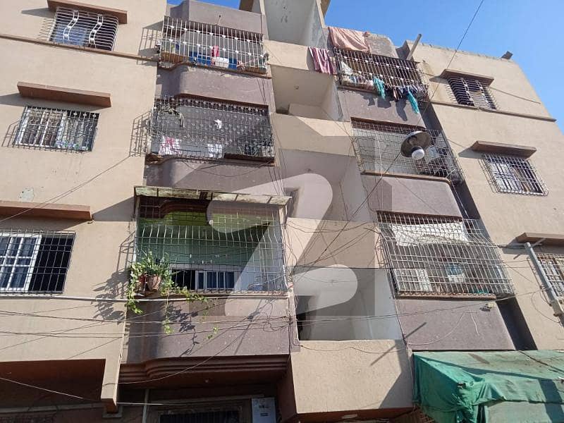 عزیز آباد گلبرگ ٹاؤن کراچی میں 2 کمروں کا 3 مرلہ زیریں پورشن 66 لاکھ میں برائے فروخت۔