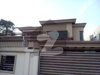 Samanabad offer main jail Road kanal bangla with basement for rent for commercial use