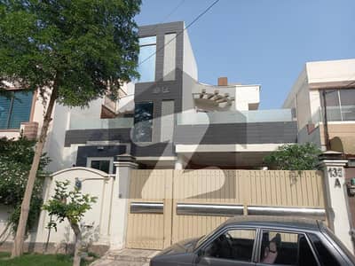 10 Marla House Available For Rent In Wapda Town A-Block Multan.