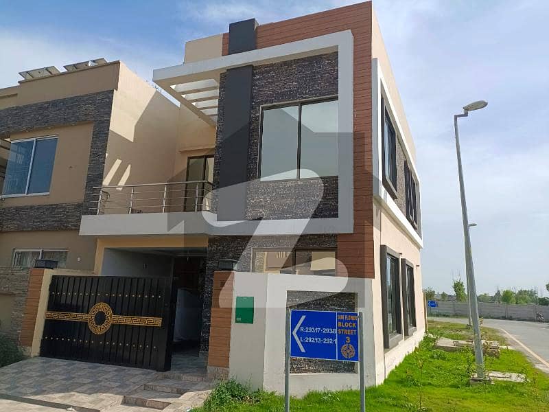 Well-constructed Corner House Available For Sale In Bahria Nasheman - Sunflower