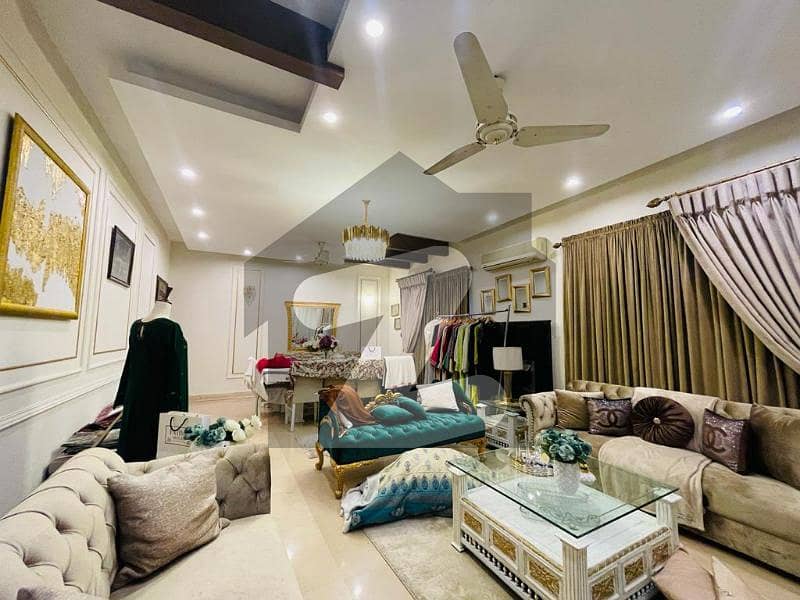 ڈی ایچ اے فیز 3 - بلاک زیڈ فیز 3 ڈیفنس (ڈی ایچ اے) لاہور میں 6 کمروں کا 2 کنال مکان 10 کروڑ میں برائے فروخت۔