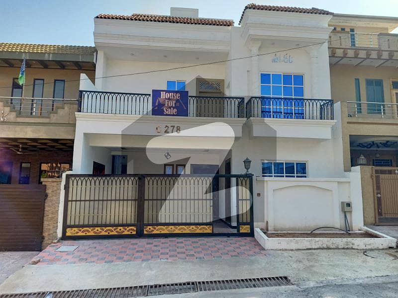 8 Marla Luxury House IS Available For Sale in Cbr Town