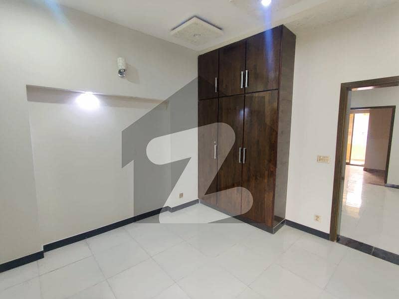 6 MARLA FLAT AVAILABLE FOR RENT IN MILITARY ACCOUNT HOUSING SOCIETY COLLEGE ROAD LAHORE