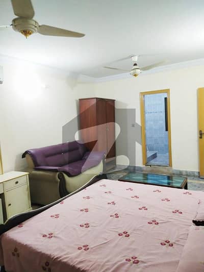College Road Madina Town Near Women University Faisalabad Fully Furnished Apartment Flat 5 Marla