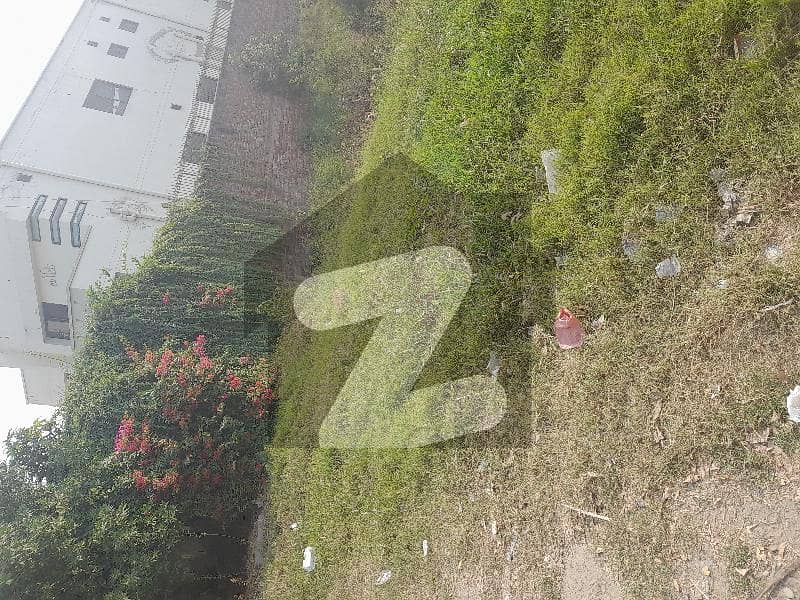 8 marla commercial plot for sale at the best place in dha phase 7 blocjt cca 2