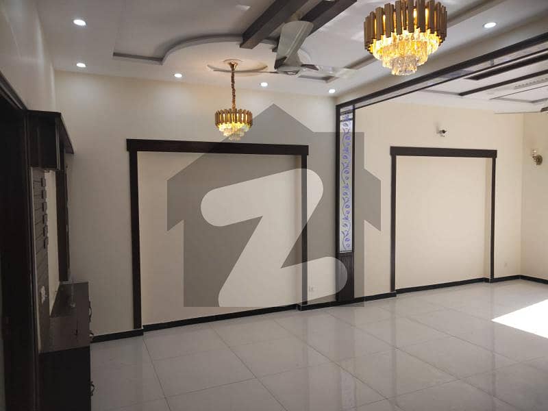لیک سٹی - سیکٹر M7 - بلاک سی لیک سٹی ۔ سیکٹرایم ۔ 7 لیک سٹی رائیونڈ روڈ لاہور میں 4 کمروں کا 5 مرلہ مکان 70 ہزار میں کرایہ پر دستیاب ہے۔