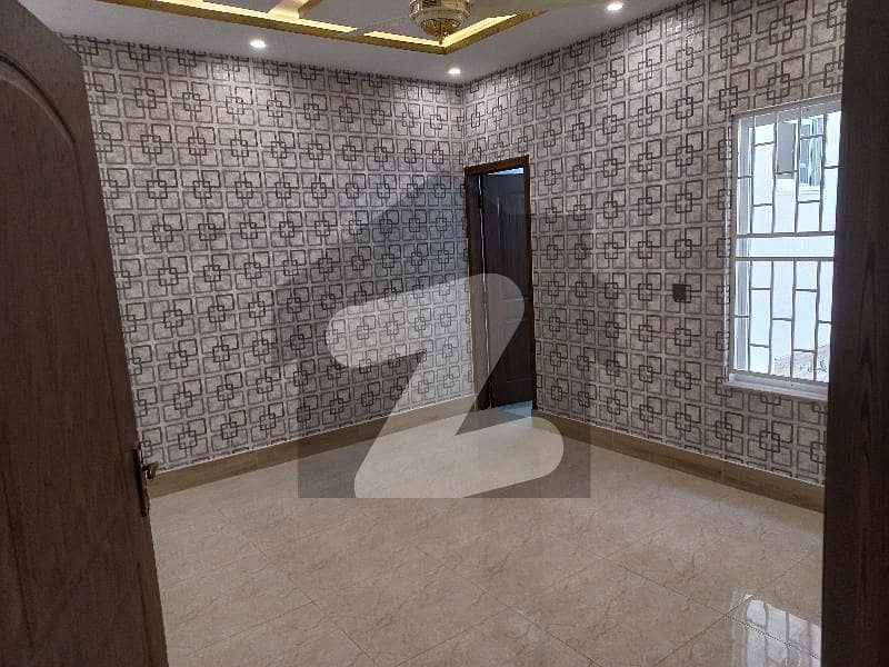 طارق گارڈنز ۔ بلاک سی طارق گارڈنز لاہور میں 2 کمروں کا 10 مرلہ زیریں پورشن 60 ہزار میں کرایہ پر دستیاب ہے۔