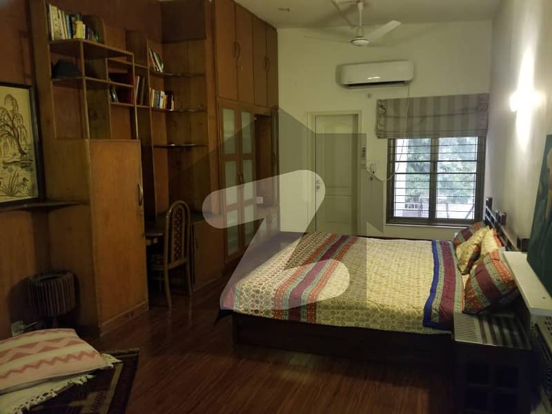 In Gulberg 2 Kanal House For Rent