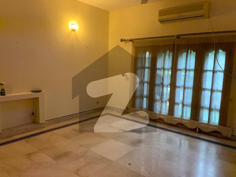 گلبرگ 2 گلبرگ,لاہور میں 6 کمروں کا 2 کنال مکان 6.0 لاکھ میں کرایہ پر دستیاب ہے۔