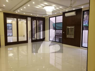 گارڈن ٹاؤن لاہور میں 5 کمروں کا 1 کنال مکان 3.5 لاکھ میں کرایہ پر دستیاب ہے۔