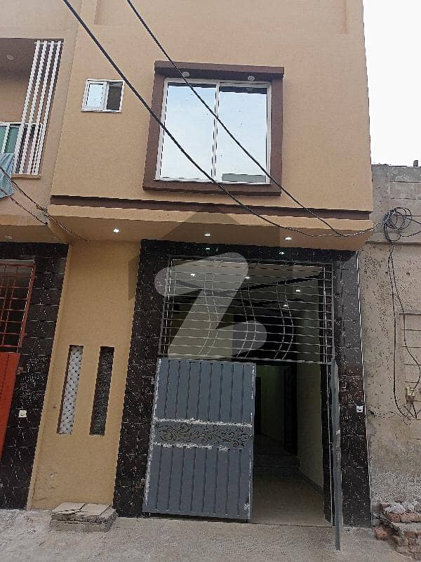 204 چک روڈ فیصل آباد میں 3 کمروں کا 3 مرلہ مکان 65 لاکھ میں برائے فروخت۔