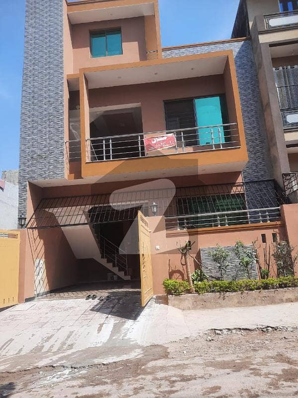 Well-constructed House Available For sale In Airport Housing Society - Sector 4