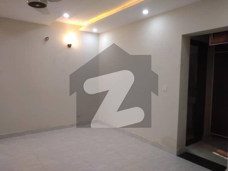 ڈیوائن گارڈنز ۔ بلاک سی ڈیوائن گارڈنز لاہور میں 5 کمروں کا 1 کنال مکان 7 کروڑ میں برائے فروخت۔