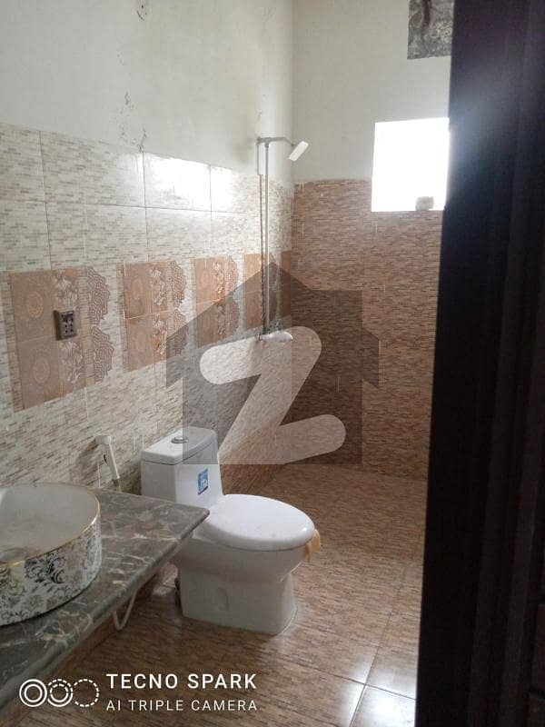 گلبرگ ویلی فیصل آباد میں 3 کمروں کا 4 مرلہ مکان 1.2 کروڑ میں برائے فروخت۔