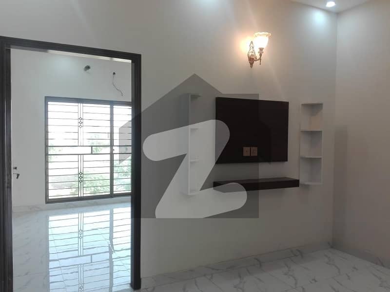 House Spread Over 1 Kanal In Wapda Town Phase 1 - Block E1 Available