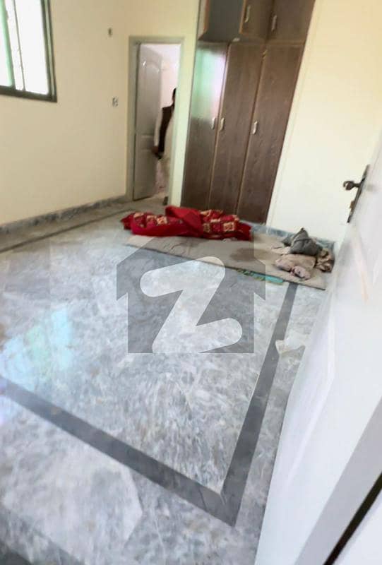 صادق آباد راولپنڈی میں 2 کمروں کا 4 مرلہ زیریں پورشن 30 ہزار میں کرایہ پر دستیاب ہے۔