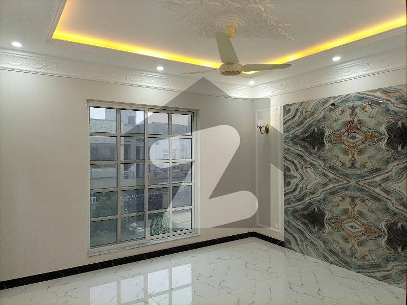 10 MARLA BEAUTIFUL UPPER PORTION FOR RENT IN DHA PHASE 8 EX AIR AVENUE LAHORE