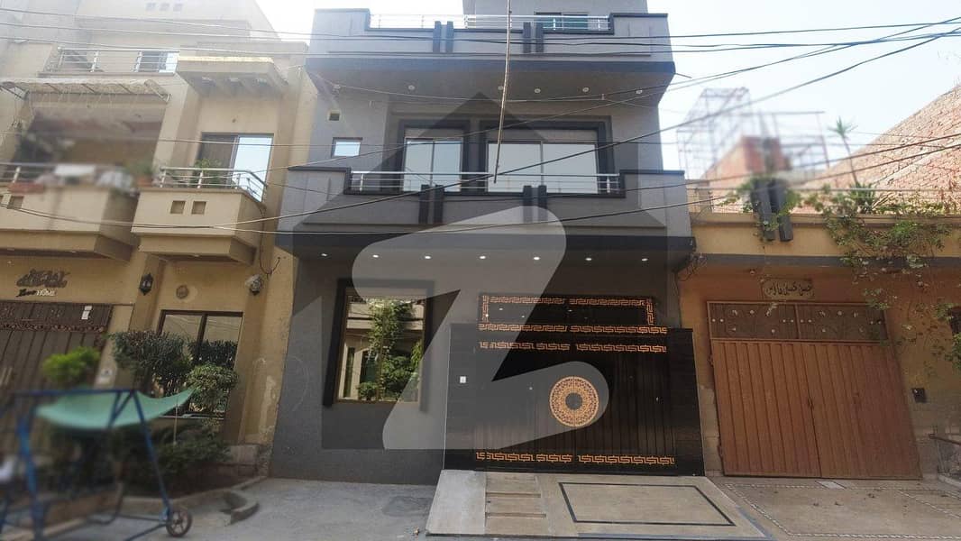 Good Location 5 Marla House In Central Sabzazar Scheme - Block M For sale