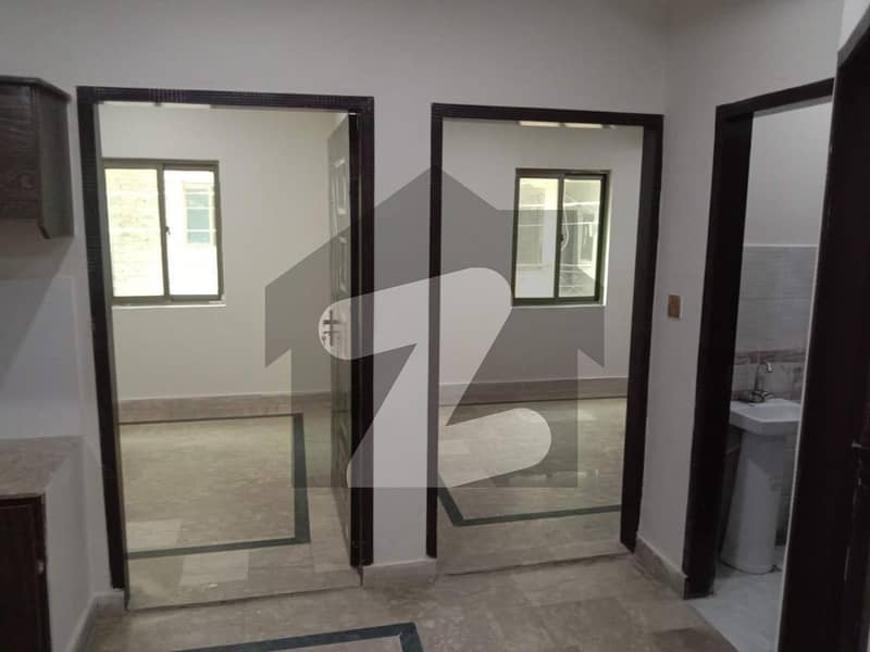 Centrally Located Prime Location Flat For sale In Mozang Chungi Available