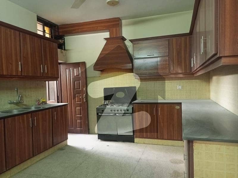 Lower portion 4bed attached bath dd lounge kitchen for rent