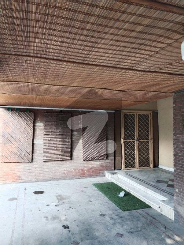 علامہ اقبال ٹاؤن ۔ پاک بلاک علامہ اقبال ٹاؤن لاہور میں 5 کمروں کا 11 مرلہ مکان 1.25 لاکھ میں کرایہ پر دستیاب ہے۔