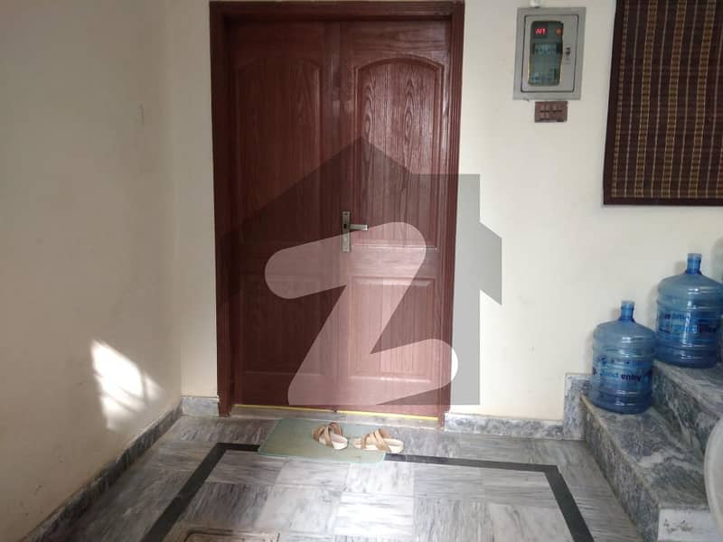 خالد پارک شنگھائی روڈ لاہور میں 5 کمروں کا 5 مرلہ مکان 1.8 کروڑ میں برائے فروخت۔