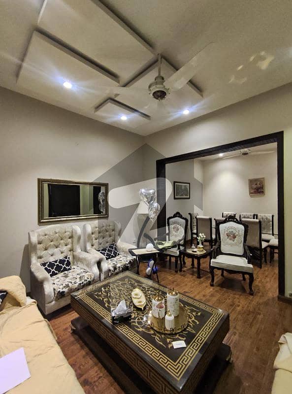 پیپلز کالونی نمبر 1 فیصل آباد میں 5 کمروں کا 10 مرلہ مکان 5.35 کروڑ میں برائے فروخت۔