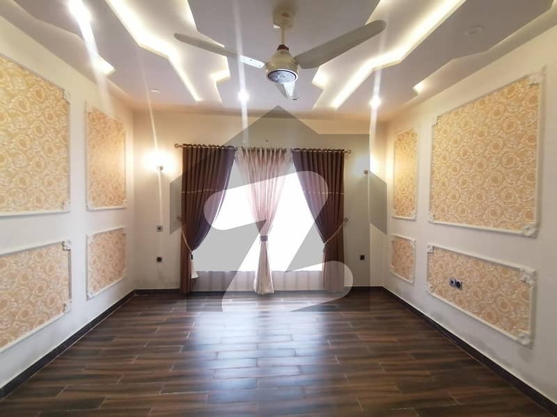 واپڈا ٹاؤن ۔ بلاک بی2 واپڈا ٹاؤن گوجرانوالہ میں 5 کمروں کا 10 مرلہ مکان 3.1 کروڑ میں برائے فروخت۔