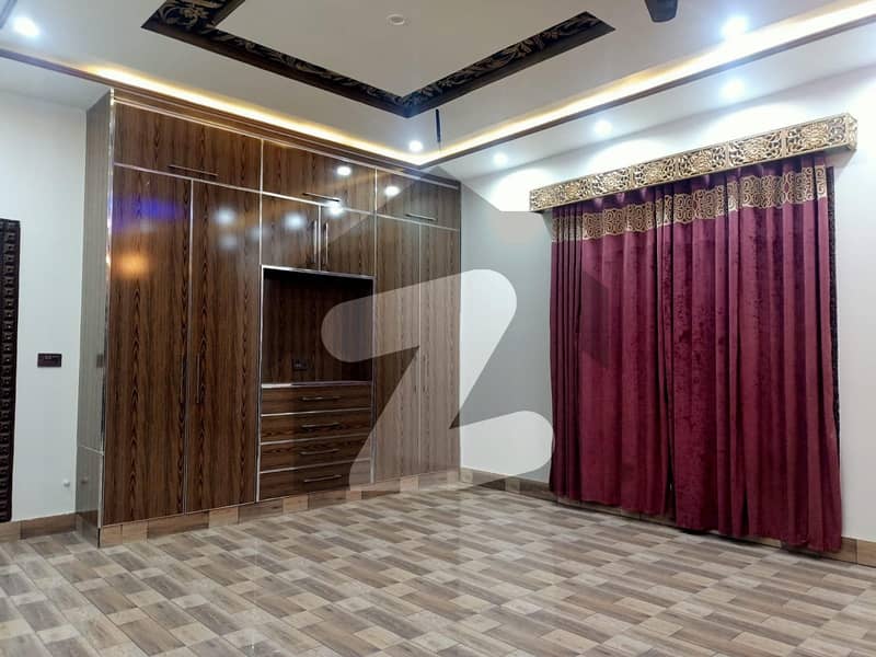 Prime Location Lower Portion Of 10 Marla Available For rent In Muhafiz Town