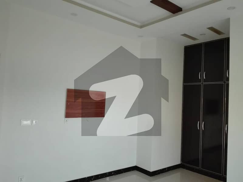 Lower Portion Of 5 Marla Available For rent In Al Hamra Town