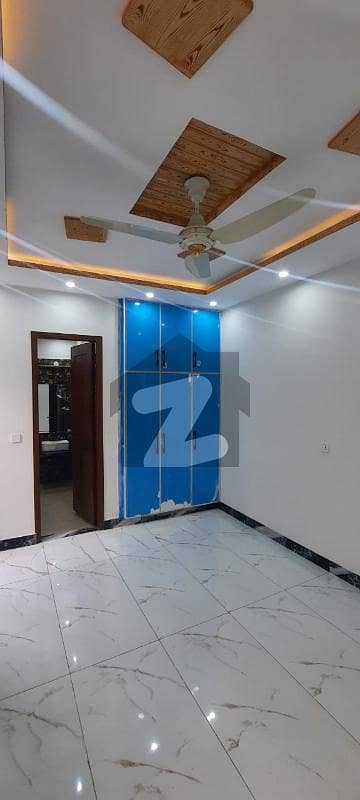 لیک سٹی - سیکٹر M7 - بلاک سی لیک سٹی ۔ سیکٹرایم ۔ 7,لیک سٹی,رائیونڈ روڈ,لاہور میں 5 کمروں کا 5 مرلہ مکان 70.0 ہزار میں کرایہ پر دستیاب ہے۔