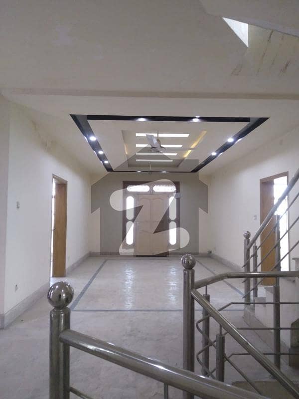 قائدِ اعظم کالونی راولپنڈی میں 10 کمروں کا 1.4 کنال مکان 4 کروڑ میں برائے فروخت۔