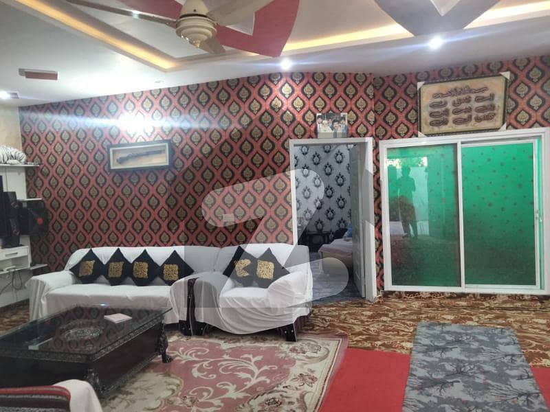 جلو پارک روڈ لاہور میں 4 کمروں کا 14 مرلہ مکان 1.8 کروڑ میں برائے فروخت۔